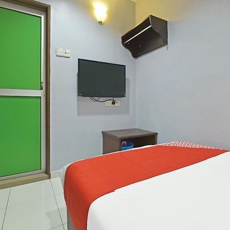 Oyo 90644 M Three Hotel Sitiawan Exterior foto