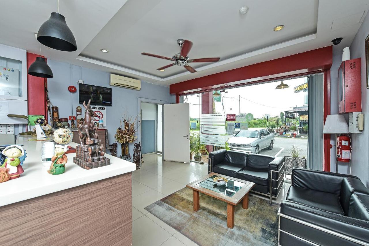 Oyo 90644 M Three Hotel Sitiawan Exterior foto
