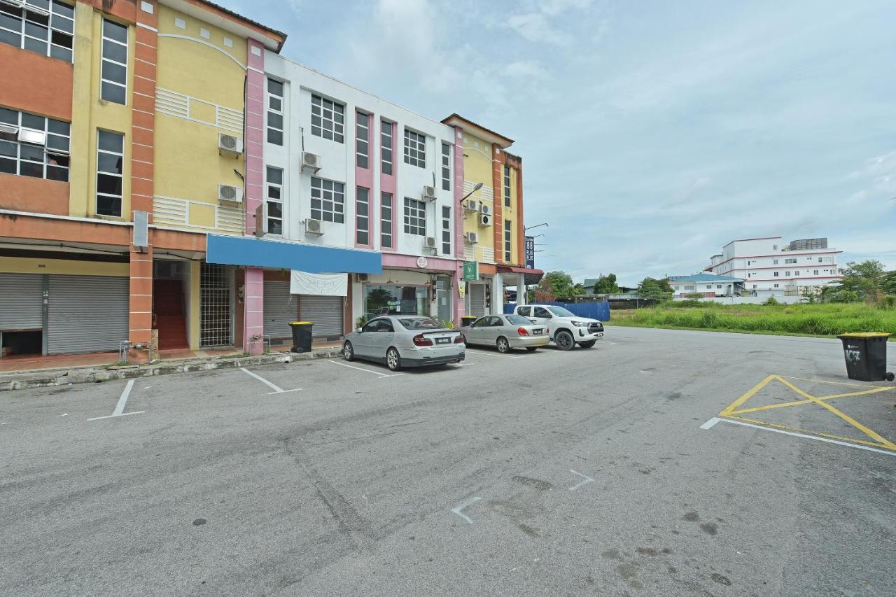 Oyo 90644 M Three Hotel Sitiawan Exterior foto