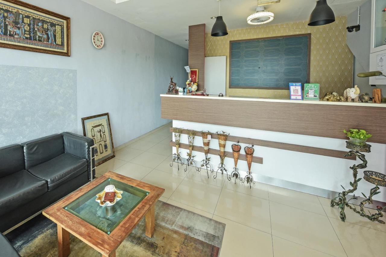 Oyo 90644 M Three Hotel Sitiawan Exterior foto