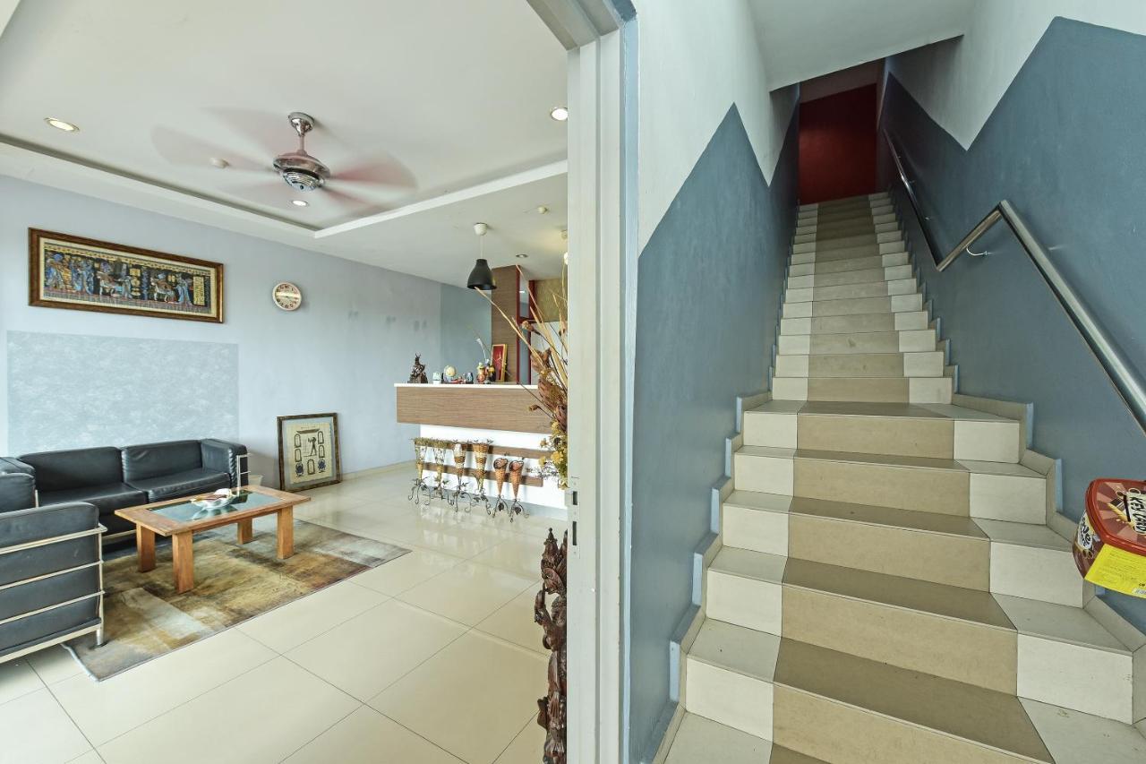 Oyo 90644 M Three Hotel Sitiawan Exterior foto