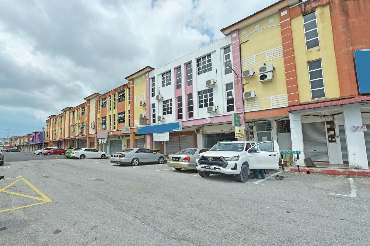 Oyo 90644 M Three Hotel Sitiawan Exterior foto