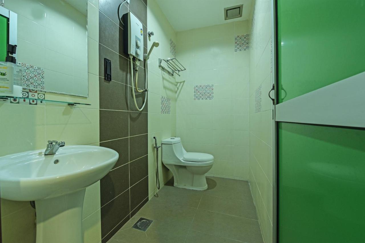 Oyo 90644 M Three Hotel Sitiawan Exterior foto