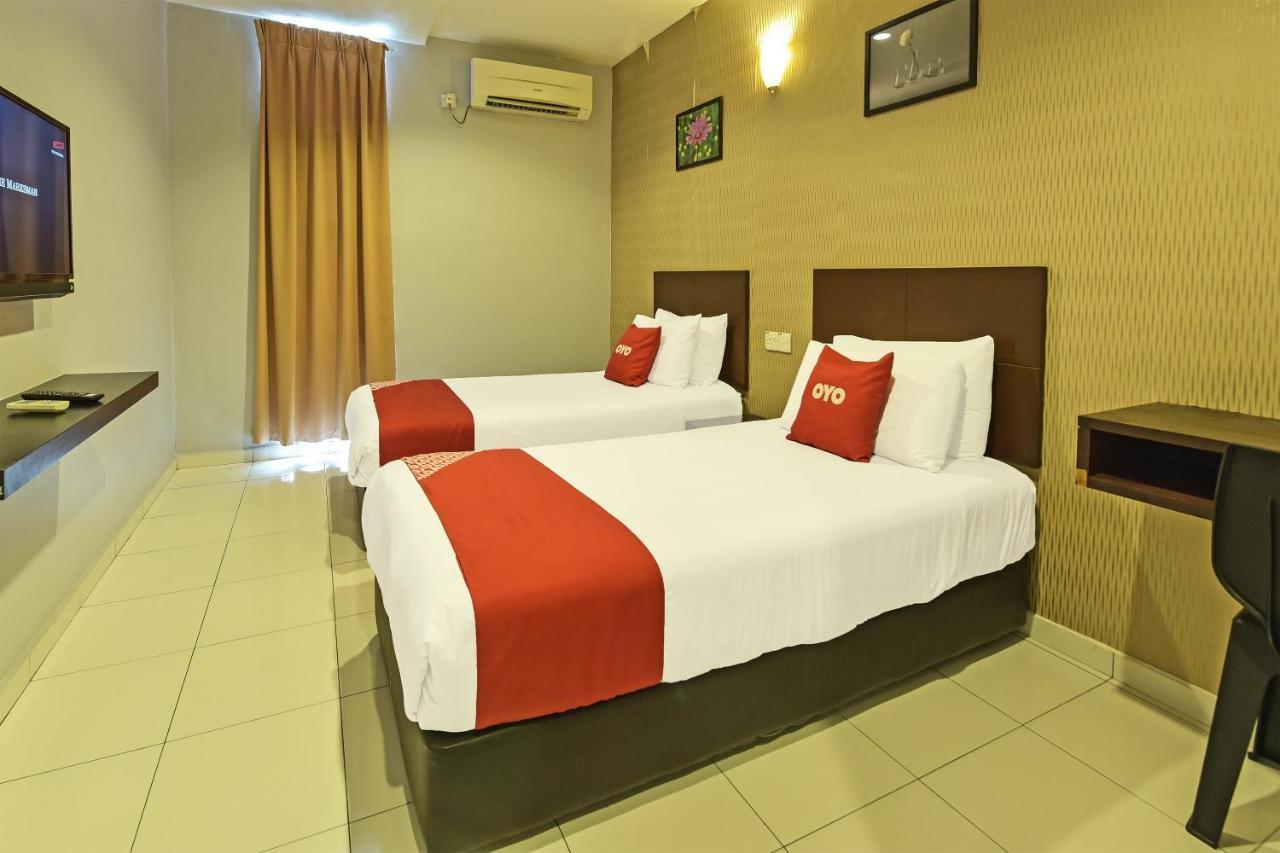 Oyo 90644 M Three Hotel Sitiawan Exterior foto