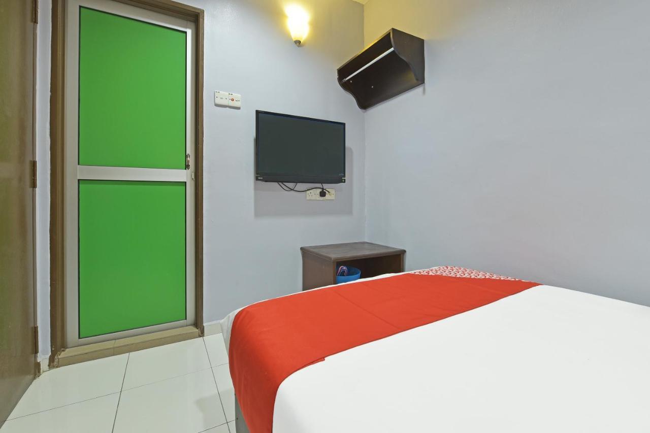 Oyo 90644 M Three Hotel Sitiawan Exterior foto