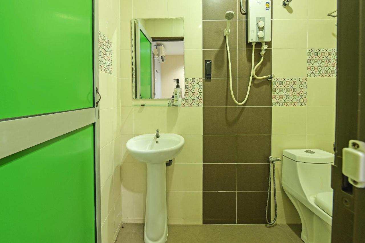 Oyo 90644 M Three Hotel Sitiawan Exterior foto