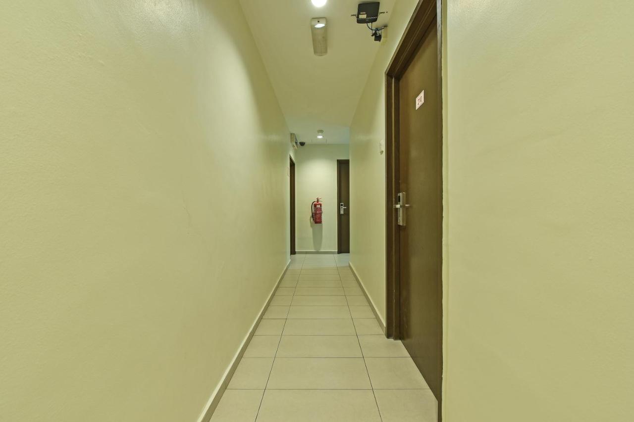 Oyo 90644 M Three Hotel Sitiawan Exterior foto