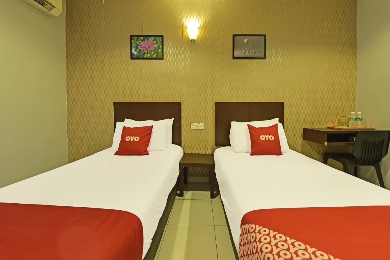 Oyo 90644 M Three Hotel Sitiawan Exterior foto