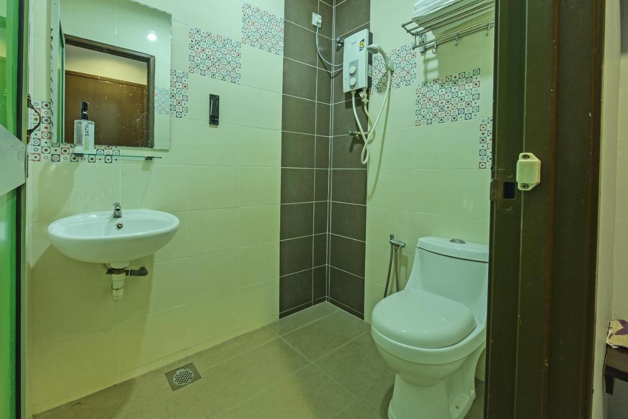 Oyo 90644 M Three Hotel Sitiawan Exterior foto