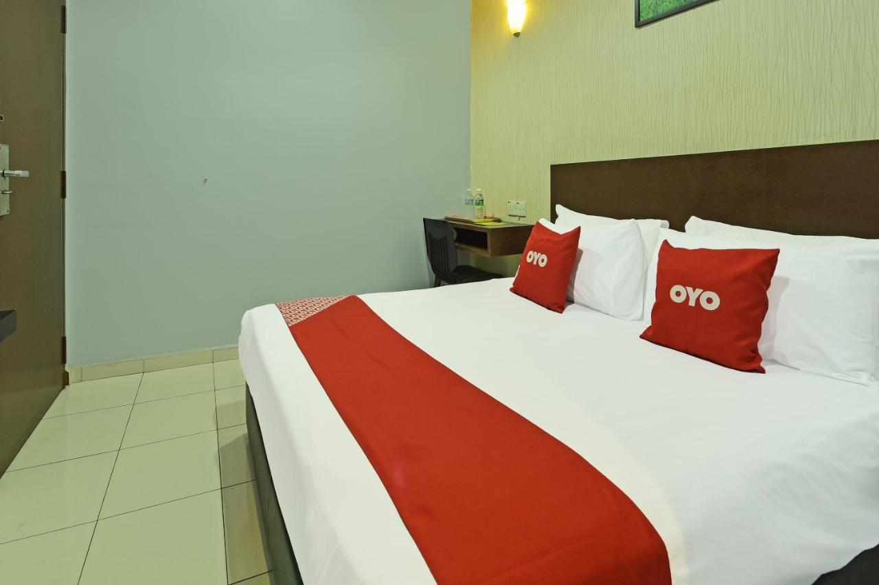 Oyo 90644 M Three Hotel Sitiawan Exterior foto