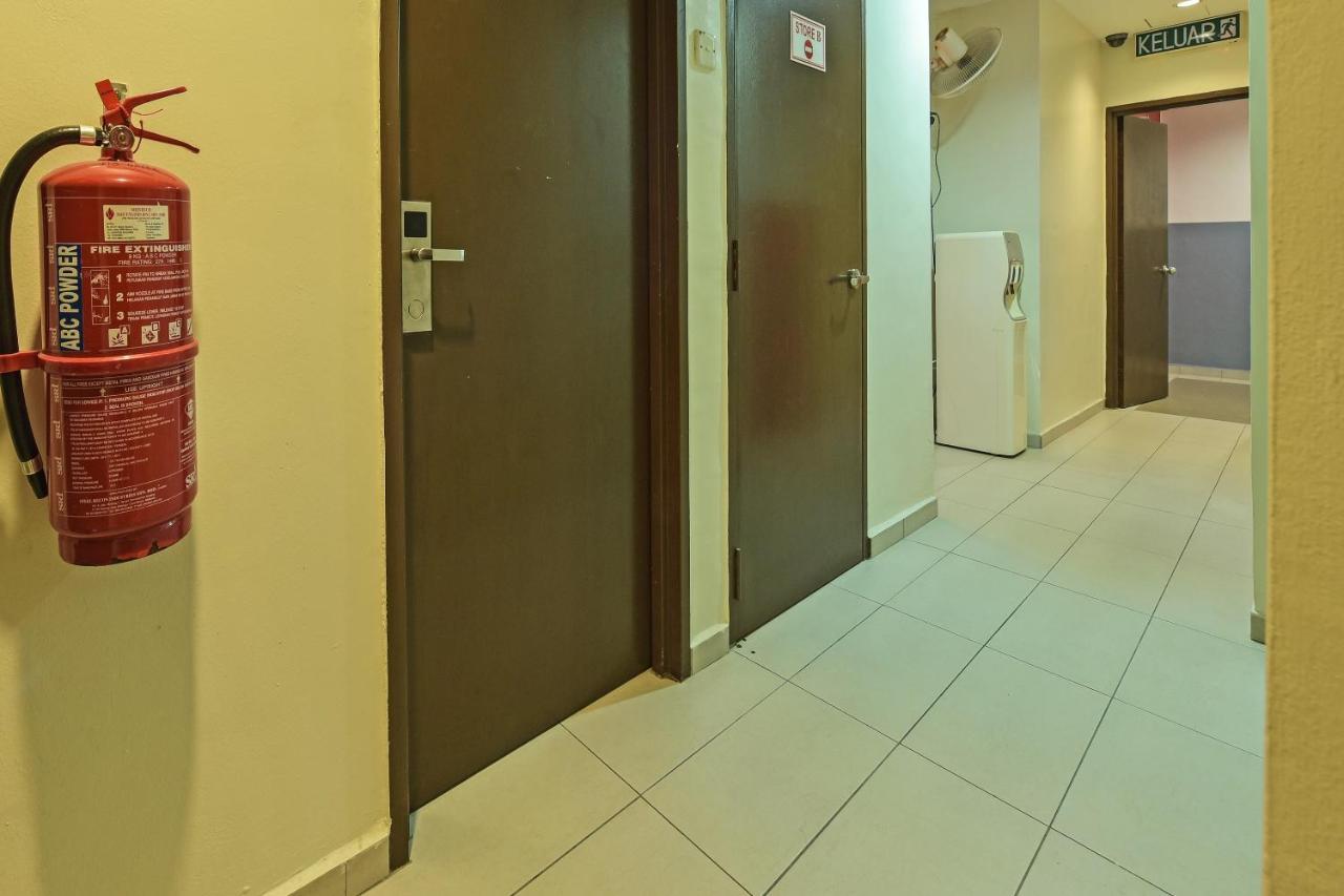Oyo 90644 M Three Hotel Sitiawan Exterior foto
