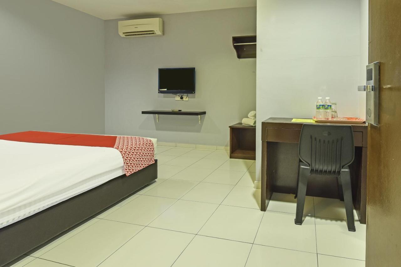 Oyo 90644 M Three Hotel Sitiawan Exterior foto