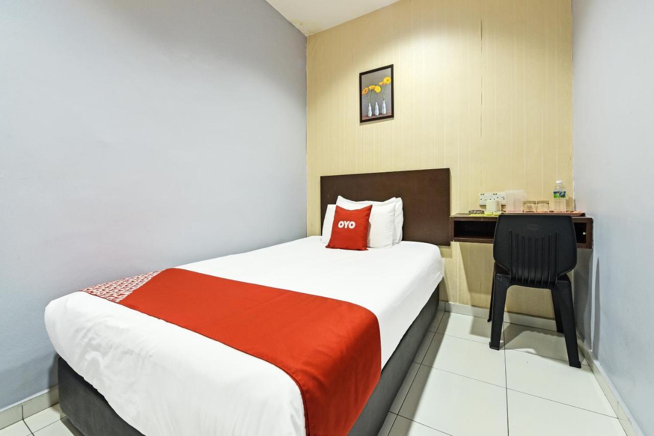 Oyo 90644 M Three Hotel Sitiawan Exterior foto
