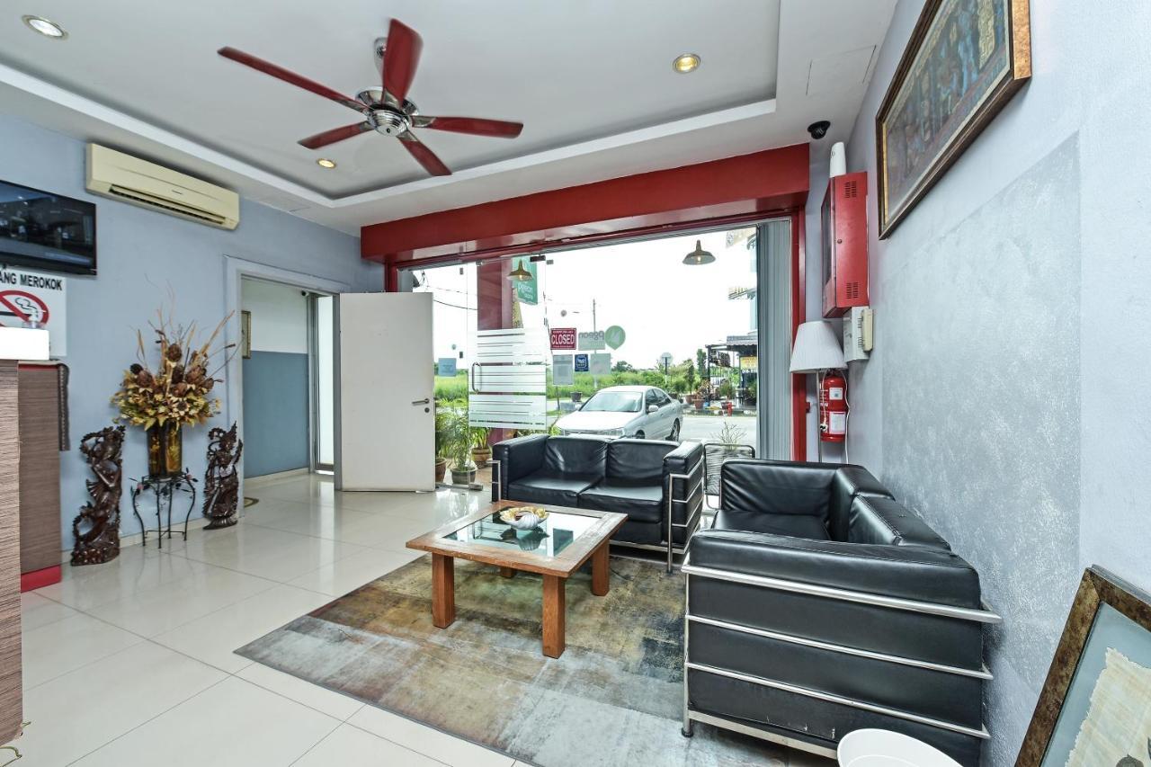 Oyo 90644 M Three Hotel Sitiawan Exterior foto