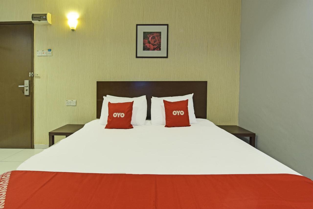 Oyo 90644 M Three Hotel Sitiawan Exterior foto