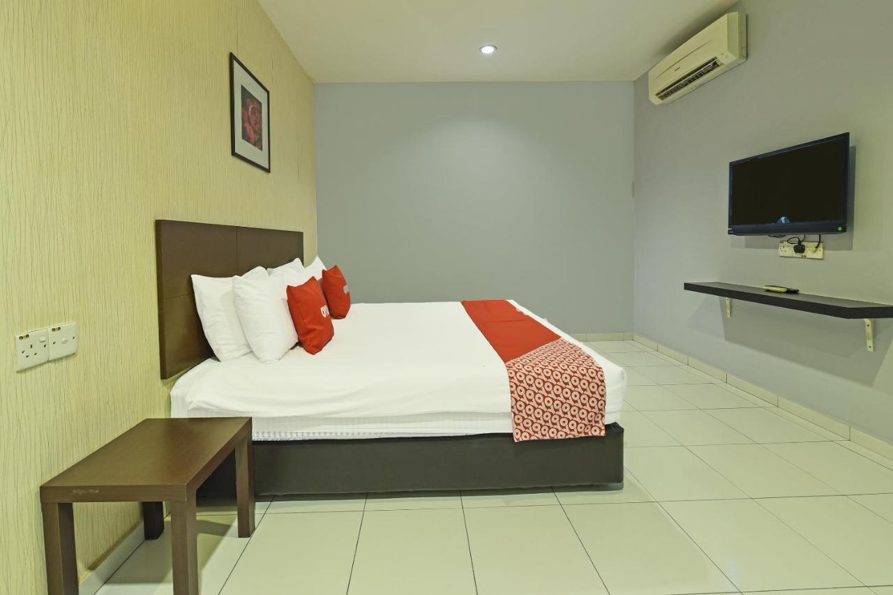 Oyo 90644 M Three Hotel Sitiawan Exterior foto