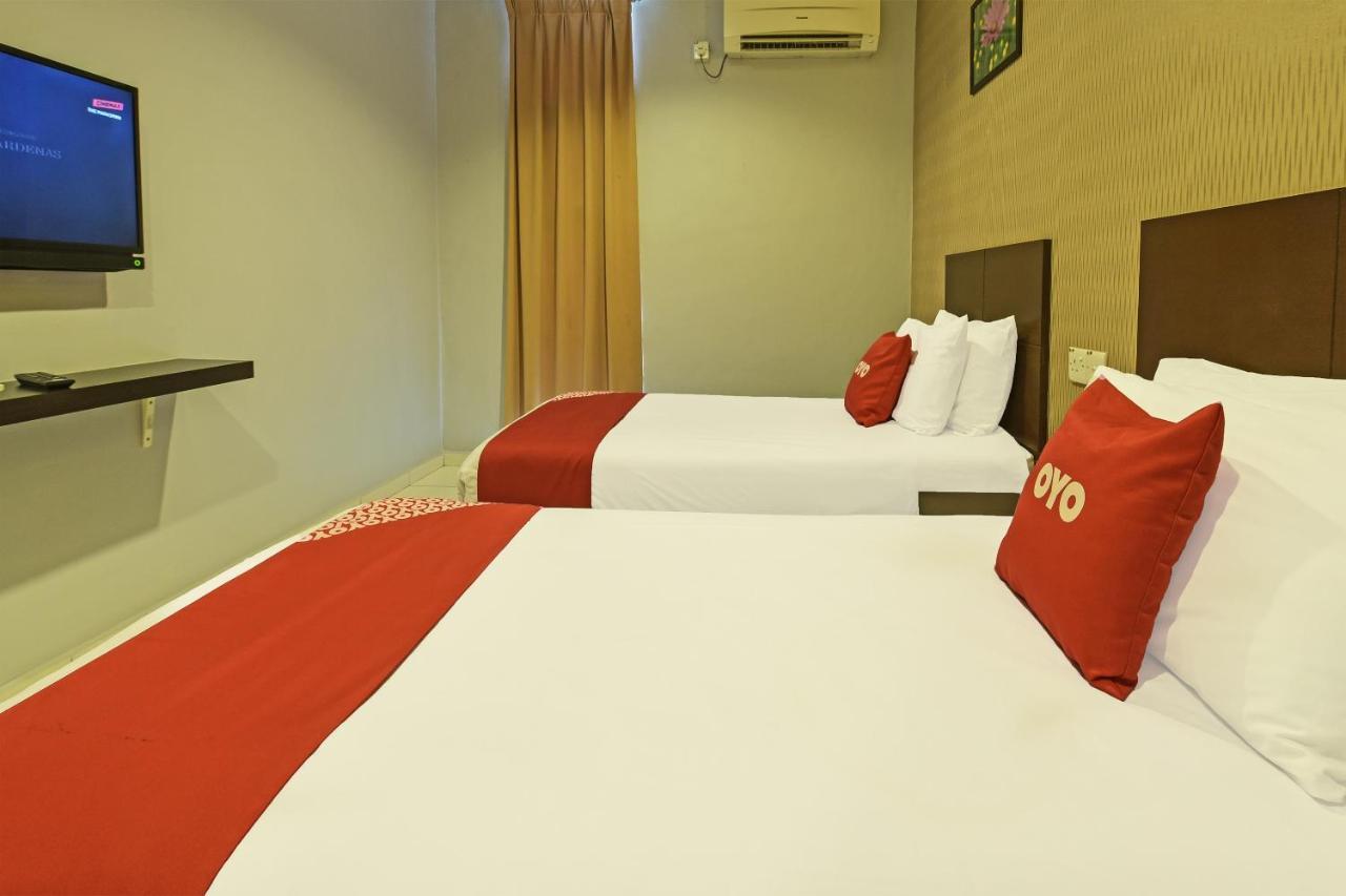 Oyo 90644 M Three Hotel Sitiawan Exterior foto