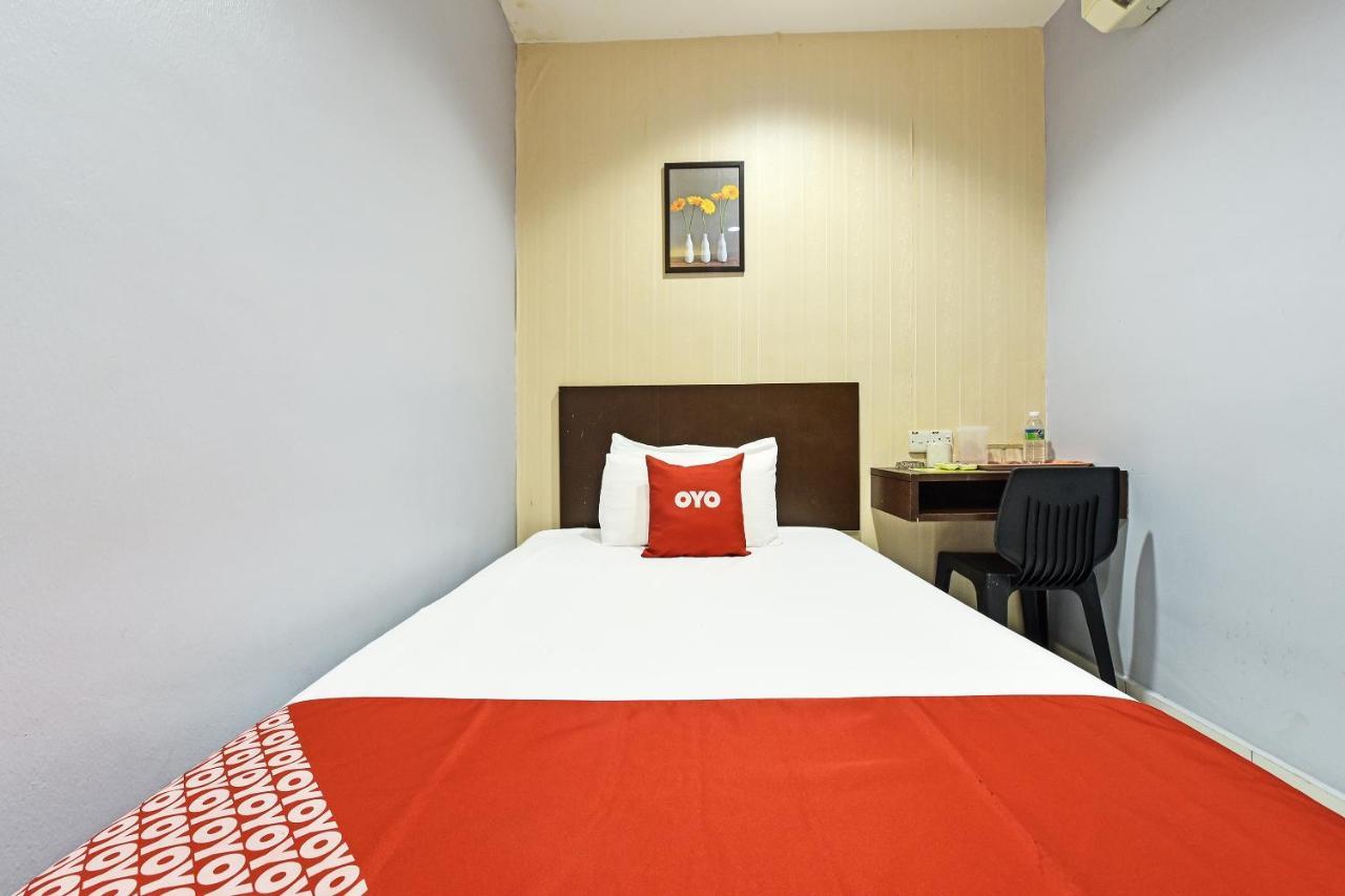 Oyo 90644 M Three Hotel Sitiawan Exterior foto