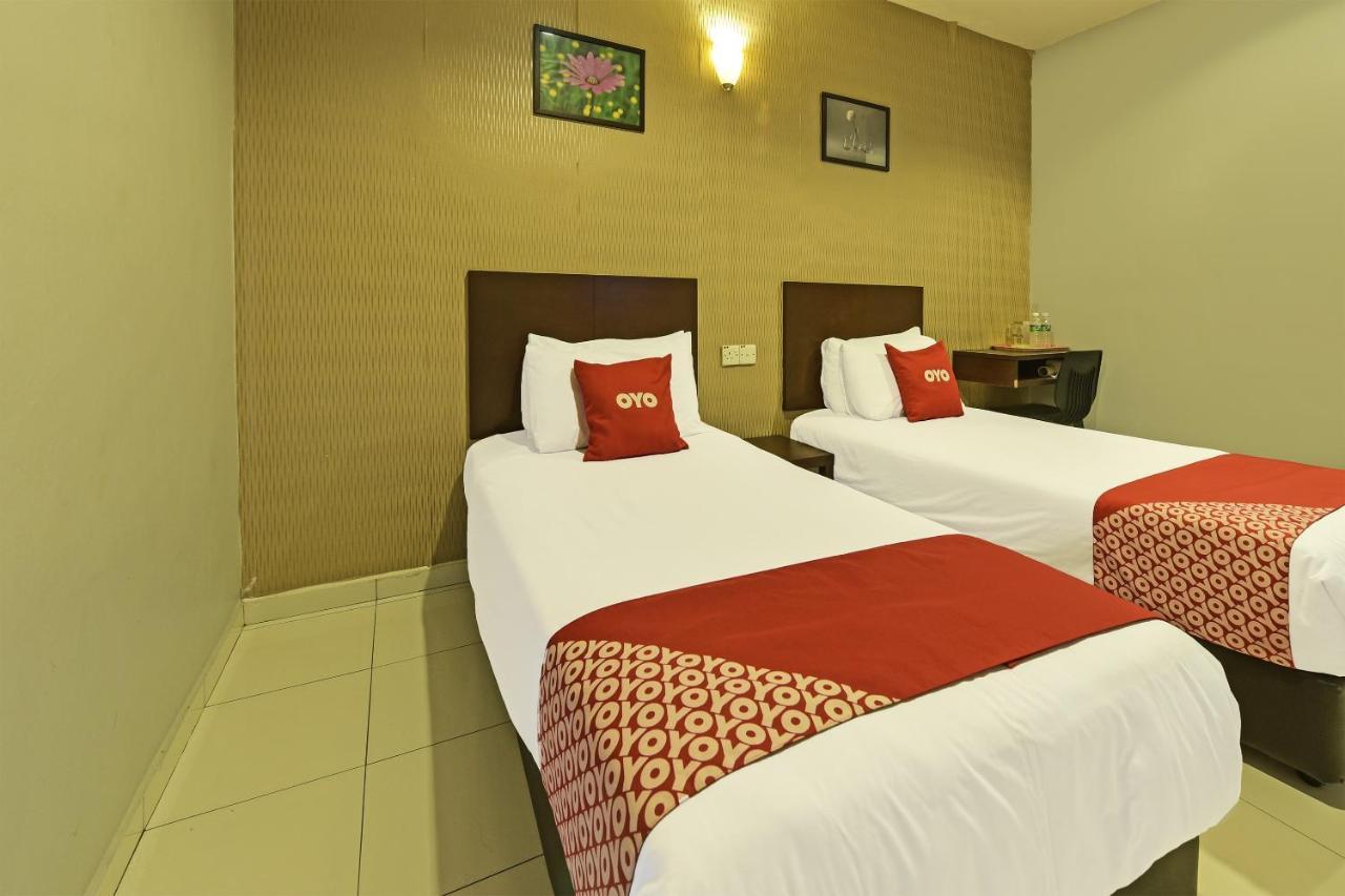Oyo 90644 M Three Hotel Sitiawan Exterior foto