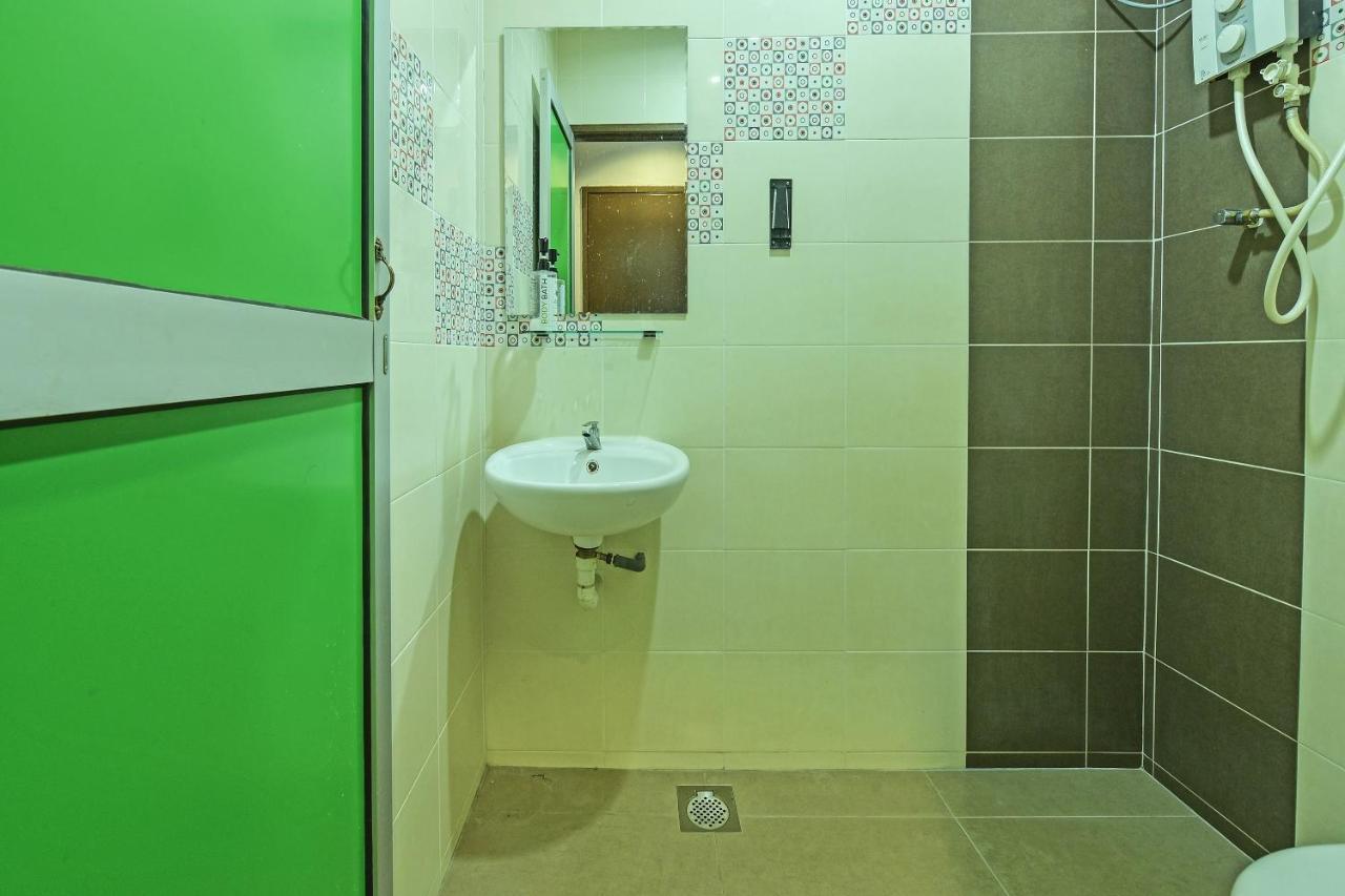 Oyo 90644 M Three Hotel Sitiawan Exterior foto